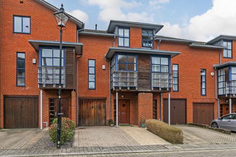 3 bedroom townhouse for sale - Silchester Place, Winchester