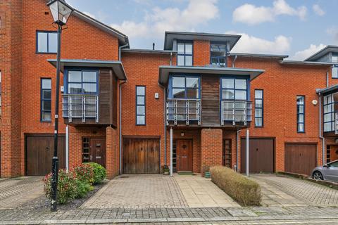 4 bedroom townhouse for sale, Silchester Place, Hyde