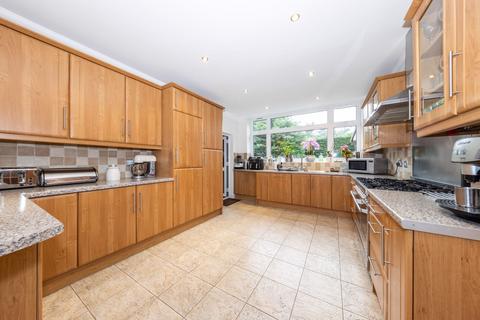4 bedroom detached house for sale, Hillcrest Avenue, Edgware, HA8