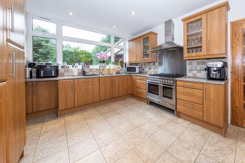 4 bedroom detached house for sale, Hillcrest Avenue, Edgware, HA8