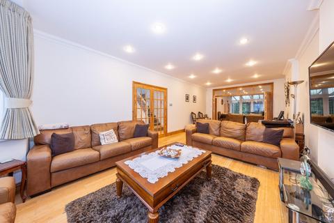 4 bedroom detached house for sale, Hillcrest Avenue, Edgware, HA8