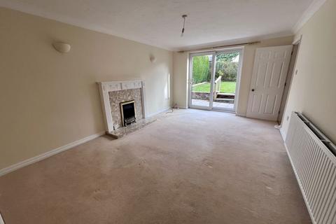 4 bedroom detached house to rent, St Peters Road, Congleton