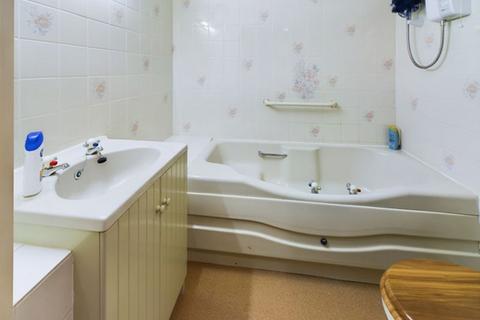 1 bedroom flat for sale, Ty Rhys, Nos 1-5 The Parade, Carmarthen