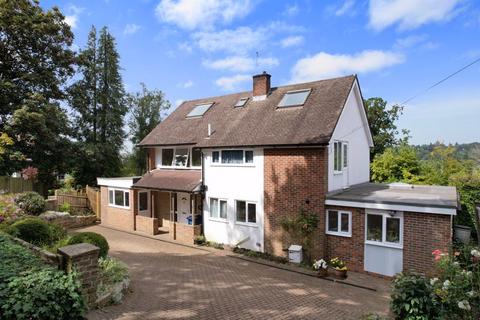 5 bedroom detached house for sale, Courts Mount Road - Haslemere PERFECTLY LOCATED FOR TOWN & STATION