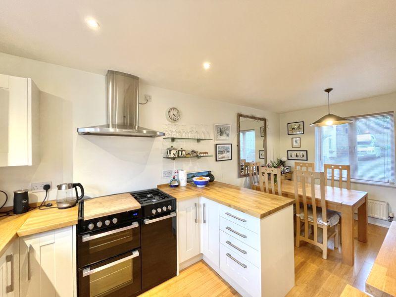 Kitchen / Dining...
