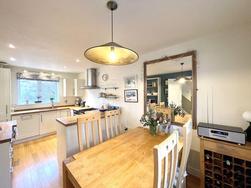 Kitchen / Dining...