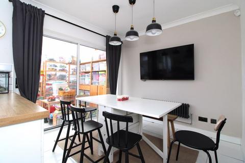27 Edinburgh Drive, Walsall, WS4 1HS