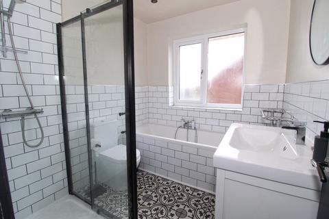 27 Edinburgh Drive, Walsall, WS4 1HS