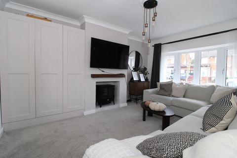 27 Edinburgh Drive, Walsall, WS4 1HS
