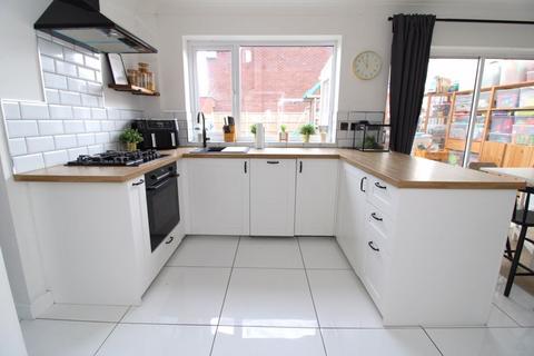 27 Edinburgh Drive, Walsall, WS4 1HS
