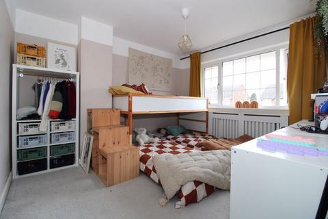 27 Edinburgh Drive, Walsall, WS4 1HS