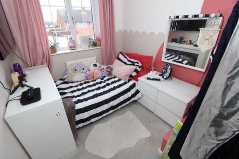 27 Edinburgh Drive, Walsall, WS4 1HS