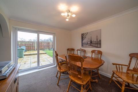 4 bedroom end of terrace house for sale, Russell Close, Dunstable