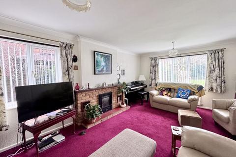 8 Kestrel Drive, Sutton Coldfield, B74 4XW
