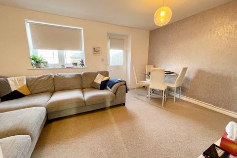 3 bedroom end of terrace house for sale - Aylesbury Drive, Dunstable