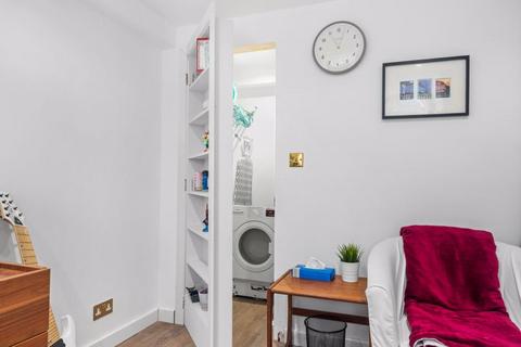 9 Barrow Hill Close, Worcester Park, KT4 7PT