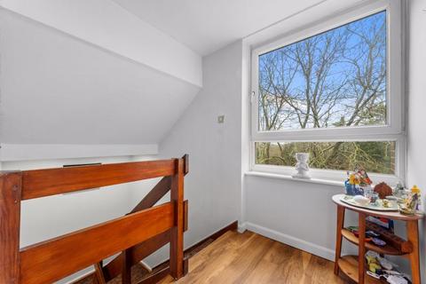 9 Barrow Hill Close, Worcester Park, KT4 7PT