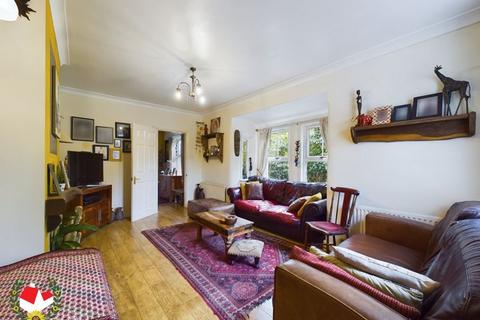 4 bedroom detached bungalow for sale - Green Lane, Hucclecote, Gloucester, GL3 3QX