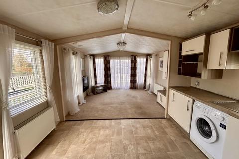 2 bedroom mobile home for sale, Essex Road, Hoddesdon