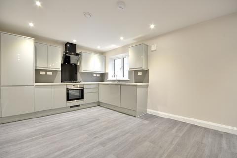 2 bedroom apartment to rent - Swakeleys Road, Ickenham UB10 8AX