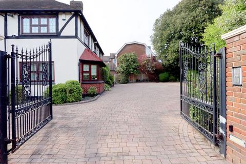 5 bedroom detached house for sale, Meadow Way, Chigwell IG7