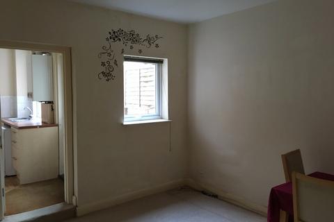 1 bedroom flat to rent, Weedon Road, Northampton, Northamptonshire, NN5 5BG