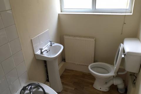 1 bedroom flat to rent, Weedon Road, Northampton, Northamptonshire, NN5 5BG