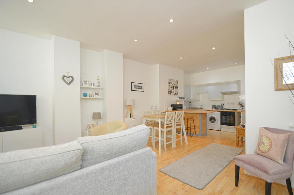 Victoria Street, Ventnor PO38 1 bed ground floor to rent £750 pcm (£173 pw)