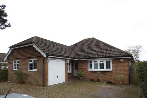 3 bedroom detached house to rent, Warmlake Road, Chart Sutton, Kent, ME17 3RP
