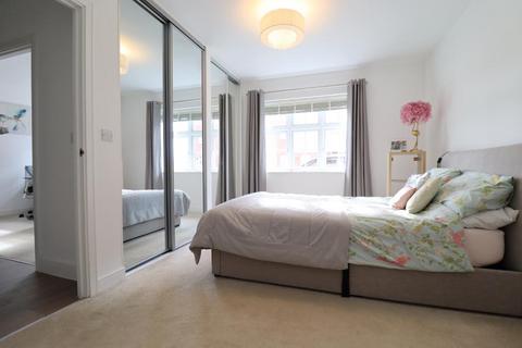 2 bedroom apartment for sale, Armstrong Road, South Luton, Luton, Bedfordshire, LU2 0FU