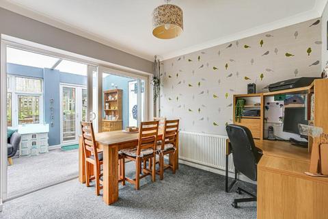 5 Lichfield Way, South Croydon, CR2 8SD