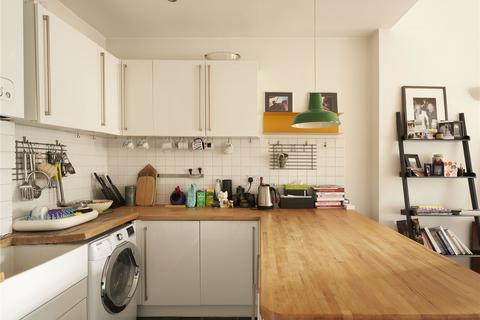 29 Time Square, London, E8 2LT