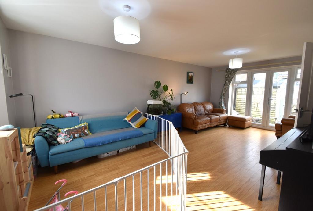 Cambridge Way, Cullompton, Devon, EX15 4 bed detached house £1,500