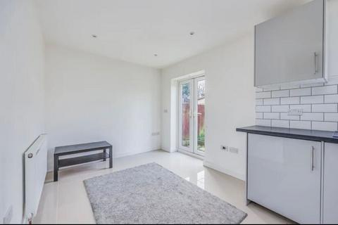 3 bedroom terraced house to rent - 188 St Helier Avenue