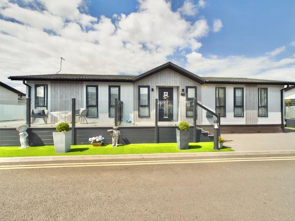 Jack King Drive, Canvey Island 2 bed park home for sale £310,000