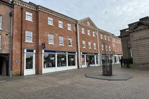 Retail property (high street) to rent - 32-33 Market Place, Fakenham, Norfolk, NR21 9DA