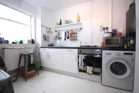2 bedroom apartment to rent, Hackford Rd, London SW9