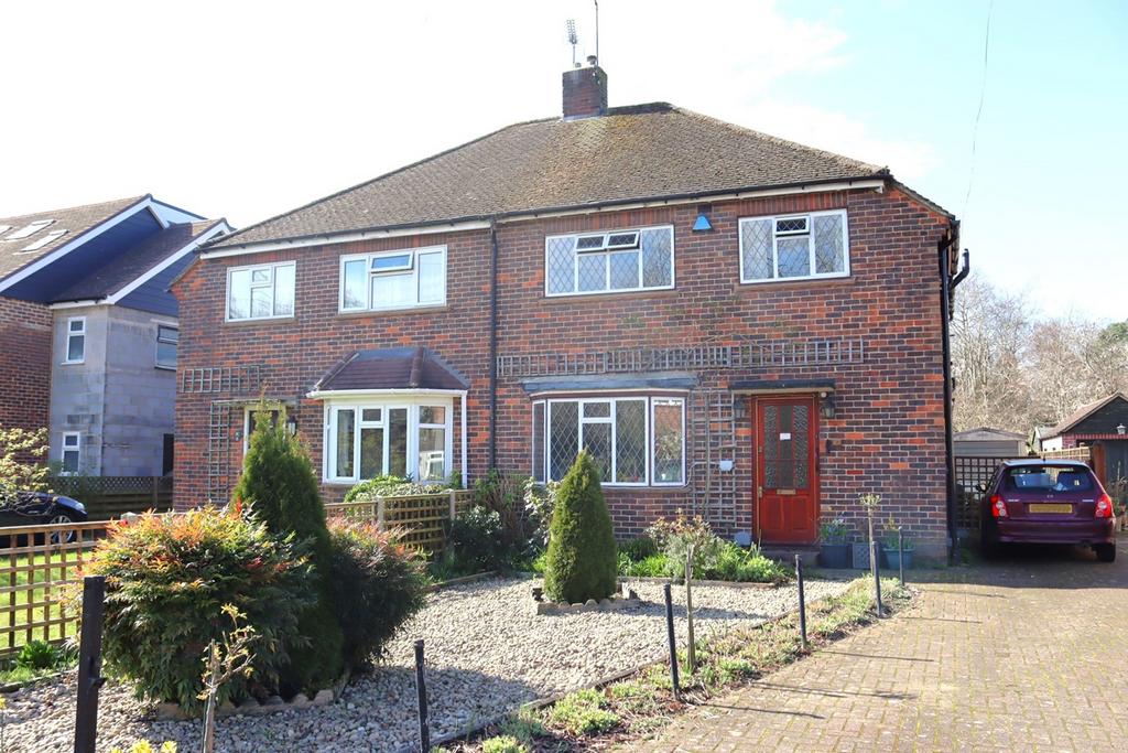 Andrews Road, Farnborough GU14 3 bed semidetached house for sale £