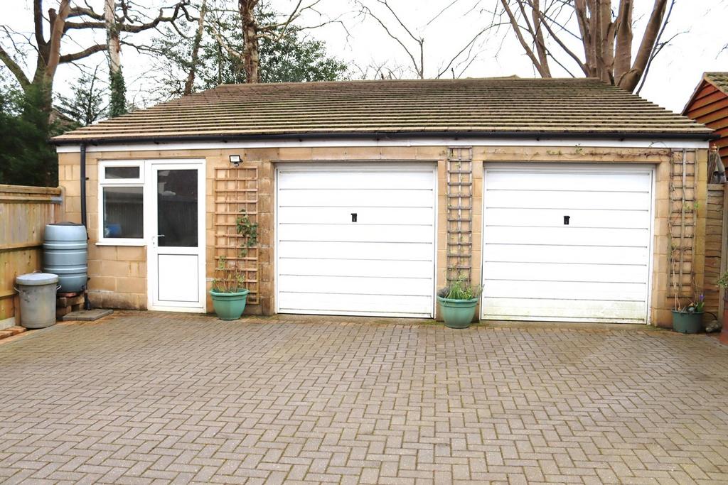 Whetstone Road, Farnborough GU14 5 bed semidetached house for sale £