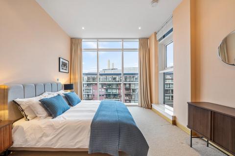 2 bedroom penthouse for sale, Queenstown Road, London