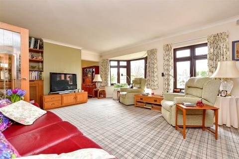 8 Wolverton Gardens, Horley, RH6 7LX