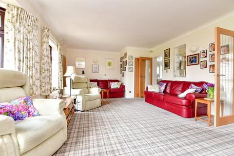 8 Wolverton Gardens, Horley, RH6 7LX