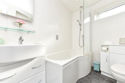 8 Wolverton Gardens, Horley, RH6 7LX