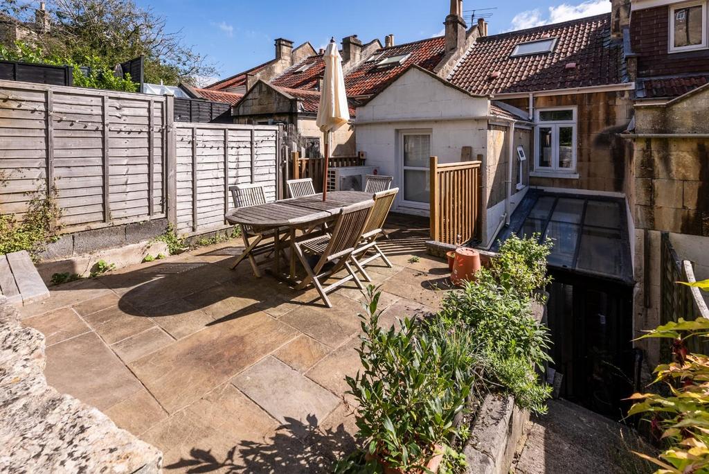 4 Pera Place, Bath BA1 5 NX-1.jpg