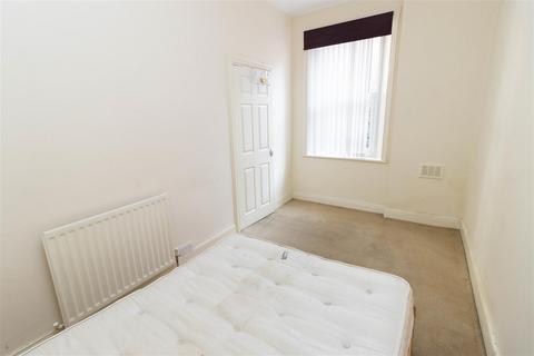 2 bedroom flat for sale, Avenue Road, Gateshead NE8