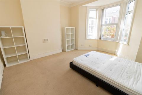 101 Avenue Road, Gateshead, NE8 4JH