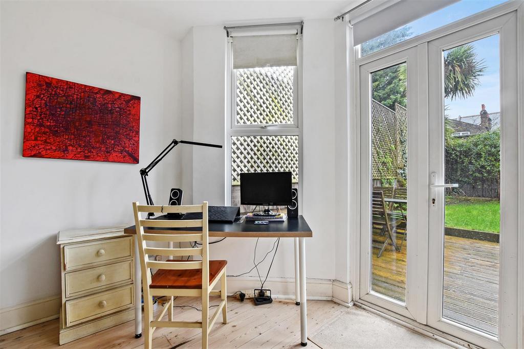 06-63ba GCWT - GFF 14 Radcliffe Ave - Bedroom 6-Ori