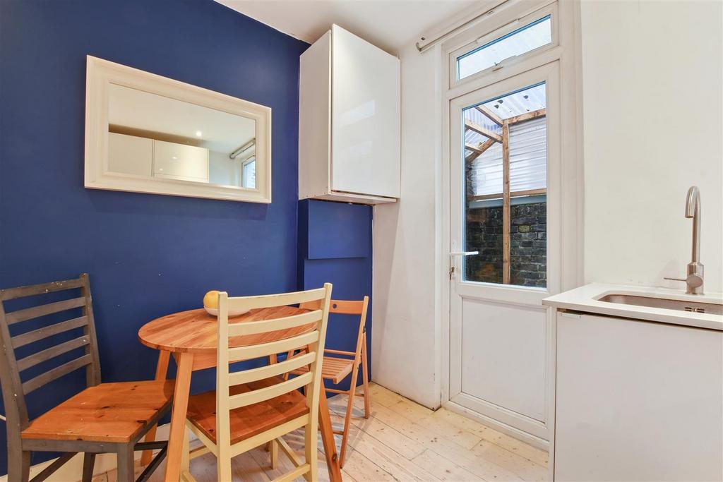 11-d498 GCWT - GFF 14 Radcliffe Ave - Kitchen 2 -Or