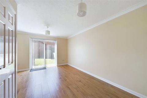 2 bedroom terraced house to rent, Finch Close, Tadley, Hampshire, RG26
