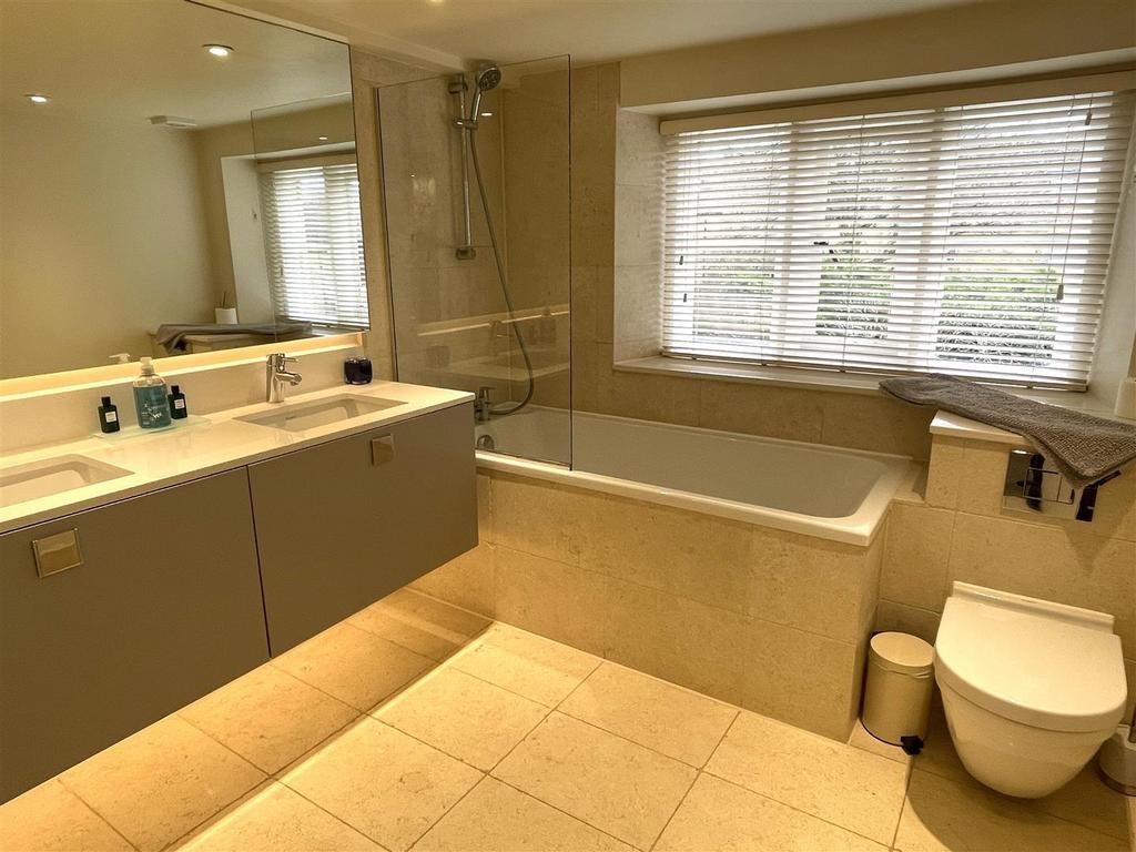 Family Bathroom.JPG